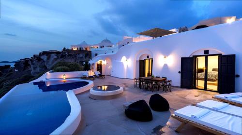 Monsora guesthouse for 10 guests in Fira