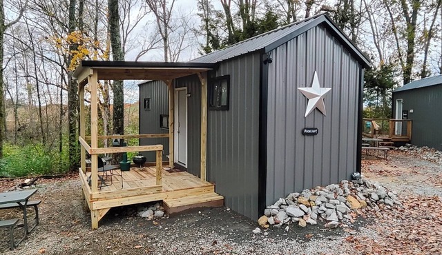 Moonlight (Tiny home - Camper conversion) in Columbia