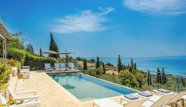 Mounda Beach Villa - Four Bedroom Villa, Sleeps 7