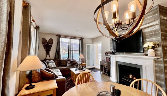 Mountain & sunset views from balcony! Heated pool/spas, walk to lifts & village! in Stratton