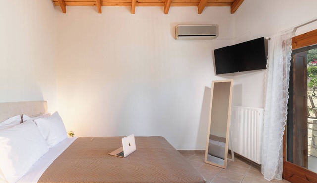 Newly renovated 3 bedroom traditional cretan villa