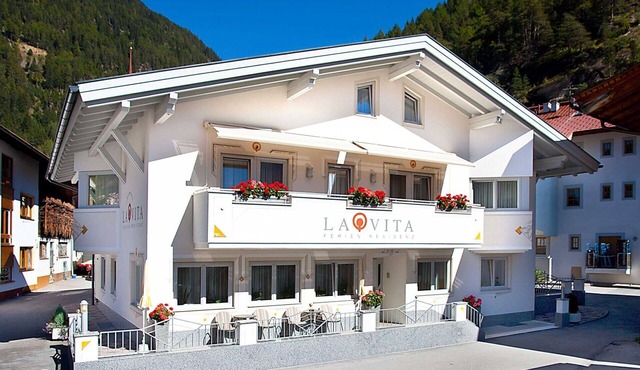 Nice apartment for 4 people with WIFI, TV, patio and parking in Längenfeld