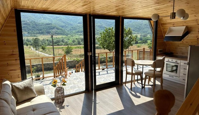 Nora's Chalet in Fshati i Ri