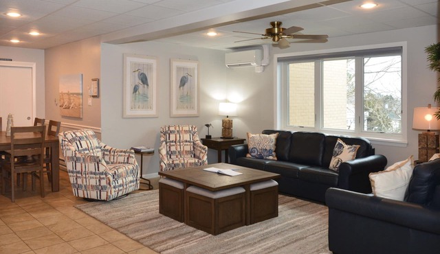 Ocean Block! Sleeps 8 Elevator Building and Rear Balcony in Rehoboth Beach