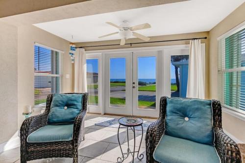 Ocean Breeze Beach Bungalow in Ormond Beach