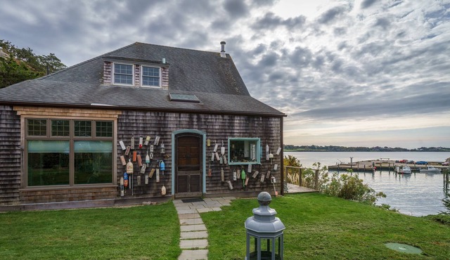 Ocean Front Secluded 4 BR Kid & Pet Friendly Vacation house in Jamestown