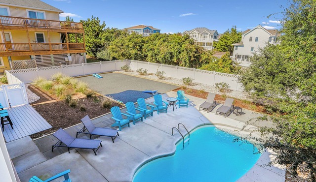 Oceanside in the heart of Duck! Private Pool, Hot Tub! Pet friendly in Duck