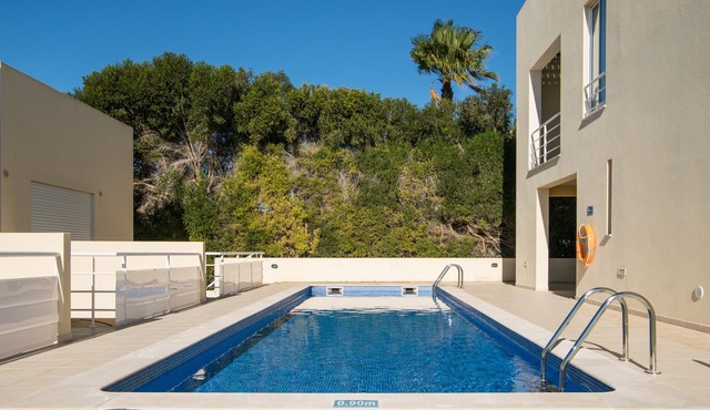 Only two steps from your front door to the pool in Albufeira
