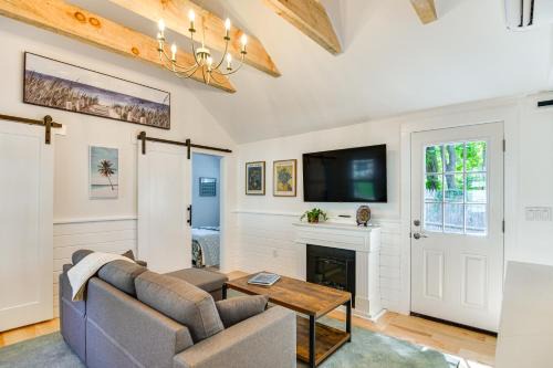 Osterville Gem Steps to Main St! Relax fireside in Osterville
