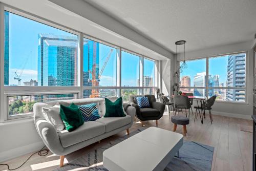 Panoramic 2 Bedroom 2 Bathroom Condo Sheppard Metro North York Toronto in Toronto