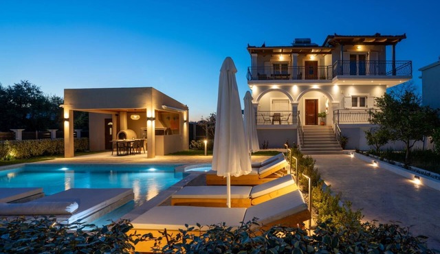 Paris Family Villa!