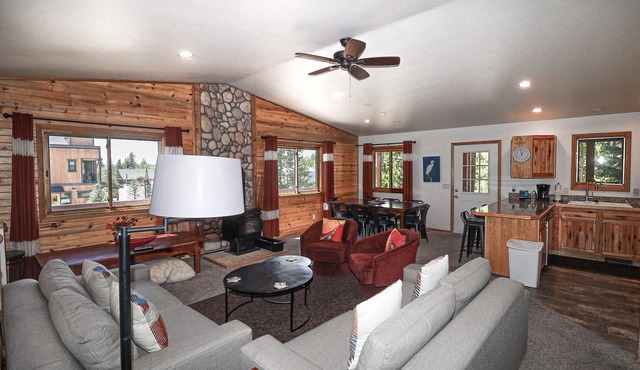Park Avenue - Nice four bedroom two bath home in the heart of Grand Lake! in Grand Lake