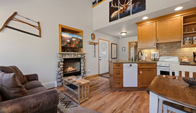 Peaceful Fall River Suite Minutes to RMNP in Estes Park