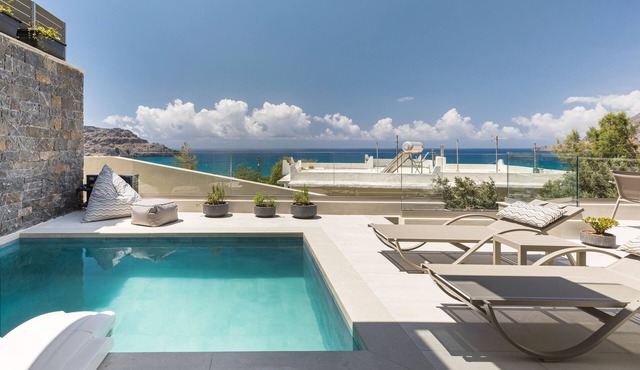 Pearl Villa II, redefined island chic - Private Heated Pool & BBQ