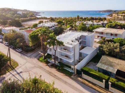 PJ Properties Studio in Sounio steps away from the beach