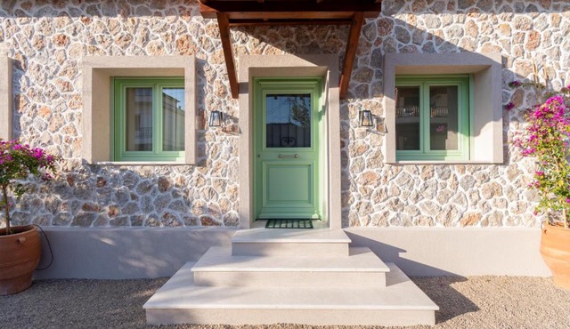 Pnoe Luxury Villa - Private Pool Retreat & BBQ