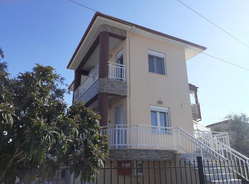 Polis' House Studios in Nea Vrasna