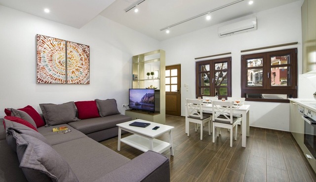 Porta Del Mare Chania, luxury House in the heart of the old town in Chania.