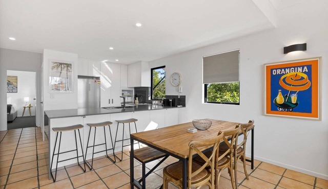 Pristine 2-Bed Apartment with Pool and Balcony in Sunrise Beach