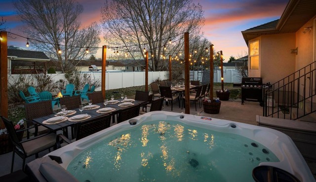 🏠Private home with hot tub. Beds for 32! in South Jordan