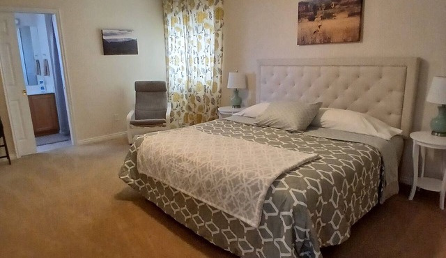 Private Suite attached to home sleeps 3 in Ivins