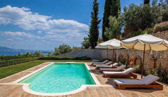 Private Villa für 8 mit Pool,garten und Meerblick