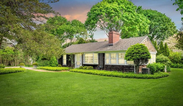 Quaint Water Mill Cottage in Water Mill