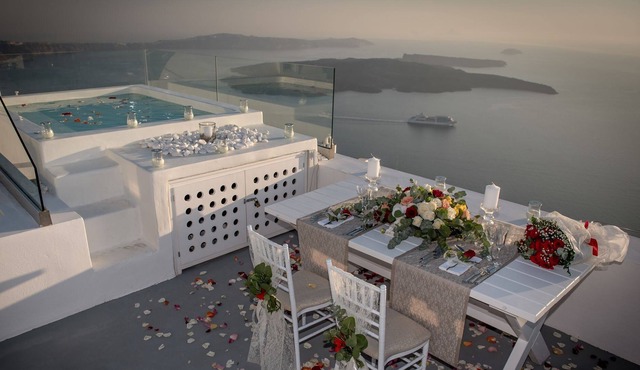 R 196 Luxury Two bedroom Private Villa with Pool,Outdoor Jacuzzi, Amazing Seaviews Incl Breakfast
