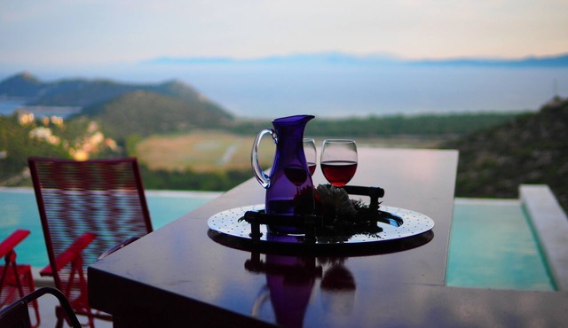 Relax at RED GREY SEAVIEW VILLA, with Private Pool, Schinias, Marathon, Attiki