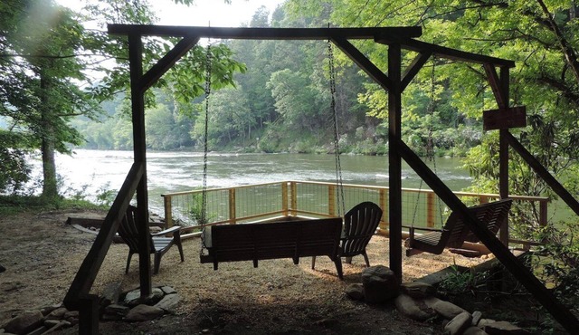 River Daze - A Beautiful River Front Brick House O in Ellijay