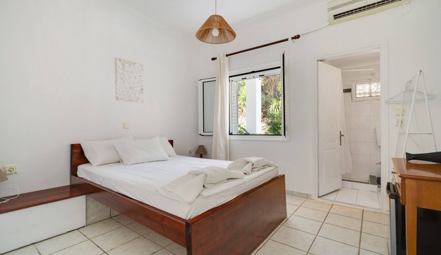 Room 'Ground Floor' with Sea View, Shared Pool and Wi-Fi