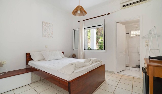 Room 'Ground Floor' with Sea View, Shared Pool and Wi-Fi