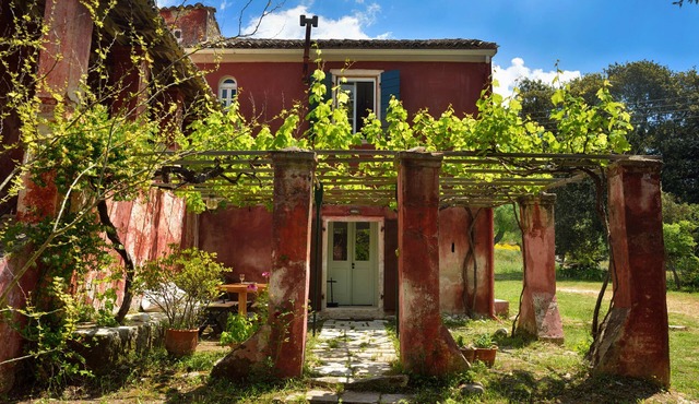 Roumanades Estate Manor NTOG license MHTE 0829K91000495001