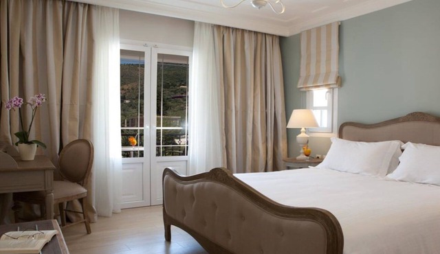 Royal Nidri Hotel & Apartments