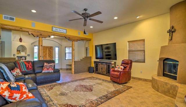 Rustic Las Cruces Escape - 2 Mi to NMSU! in Las Cruces