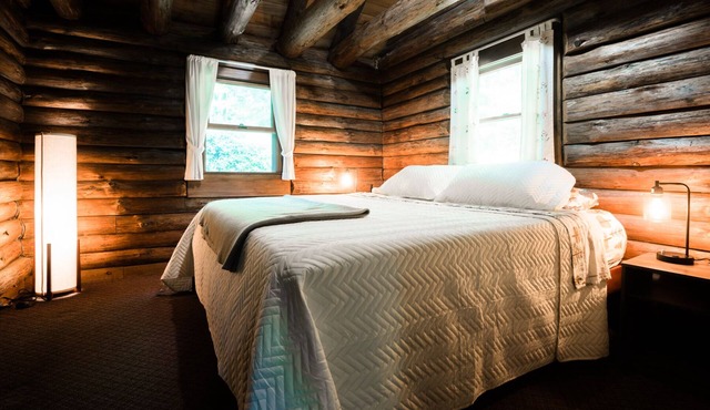 Rustically Romantic Log Cabin near Sweet Pond in Guilford