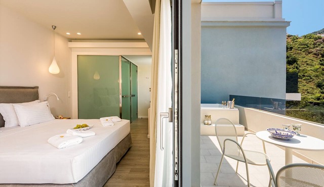 Samian Mare Hotel Suites & Spa