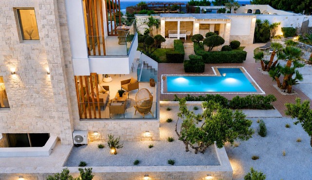 Seafront villa - Private Pool & Direct Sea Access