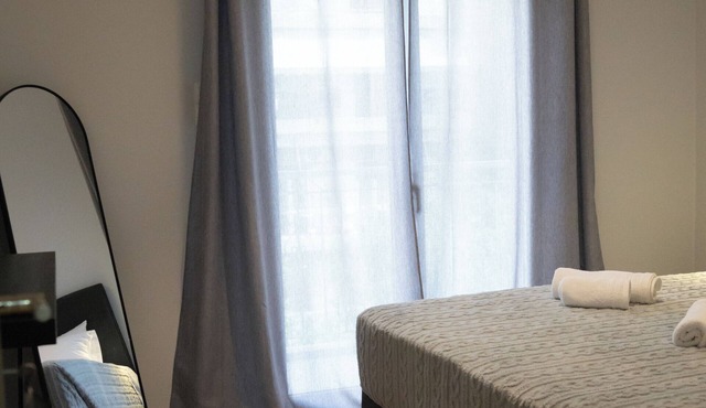 Seaside Charm in Palaio Faliro – Walk to Beach & Cafés!