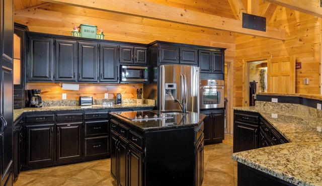 SECLUDED-SPACIOUS-STUNNING MTN VIEWS-MASTER ON MAIN-POOL TABLE-ARCADE-FIRE PIT in Morganton
