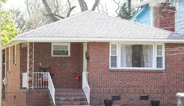 Spacious 2 Bedroom Home within 8 Minute walk to Downtown Augusta in Augusta