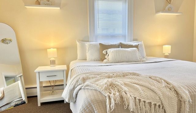 Spacious 3 Bedroom 2 Bath First Floor Apt Close to Downtown Concord in Concord