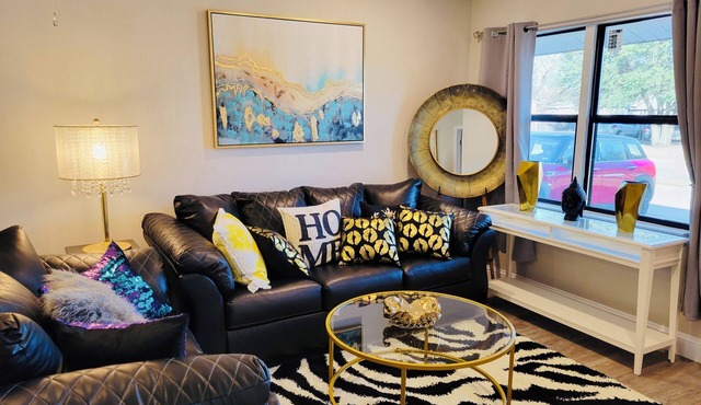 Spacious 4BE/2BA house with big yard in Downtown Plano in Plano