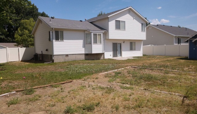 Spacious and Comfortable 3B, 2.5BA ENTIRE house! in Vernal
