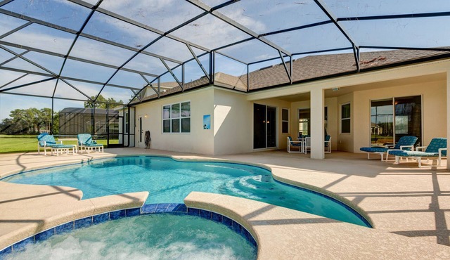 Spacious Exec Villa With Large Private Pool. Stunning Golf Course and Lake Views in Davenport