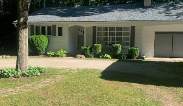 Spacious, renovated Beach House in Sauble Beach