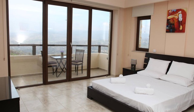 Starlit Villa in Theletra