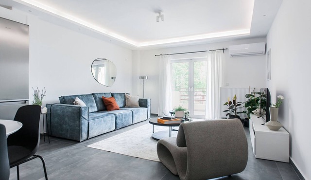 Stellar 3BR Apartment with Balcony