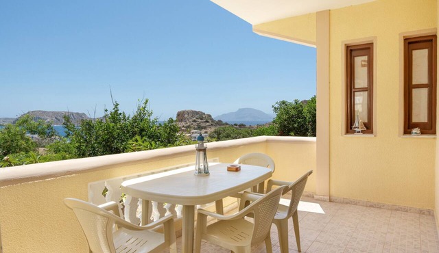 Studio 1 Apartment with Sea View and Balcony
