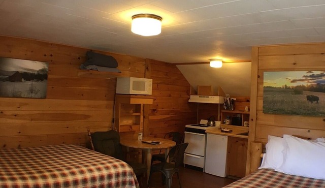Studio Suite 1 with full kitchen in Stratton